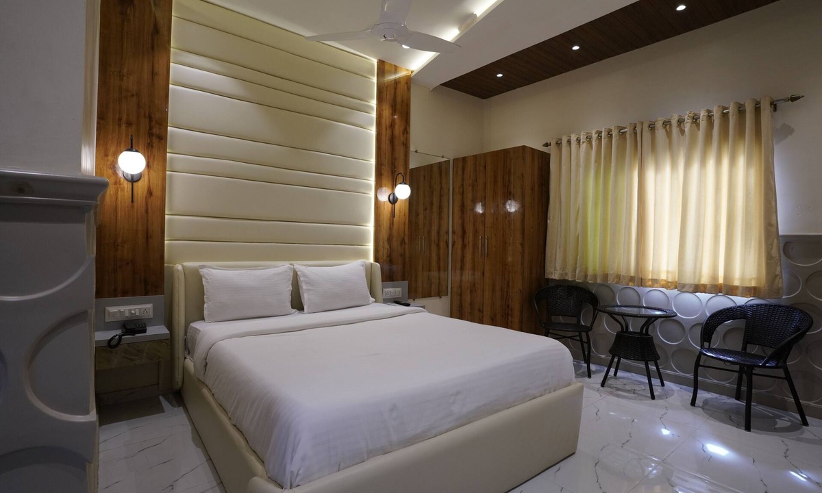 Gorai Hotel | Palm Springs Beach Resort - Gorai