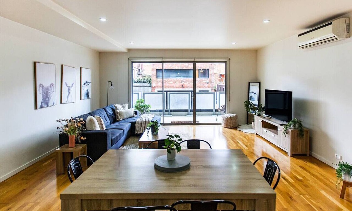 Brunswick Apartment | Penny. 2BR Stylish Brunswick Stay w/Parking
