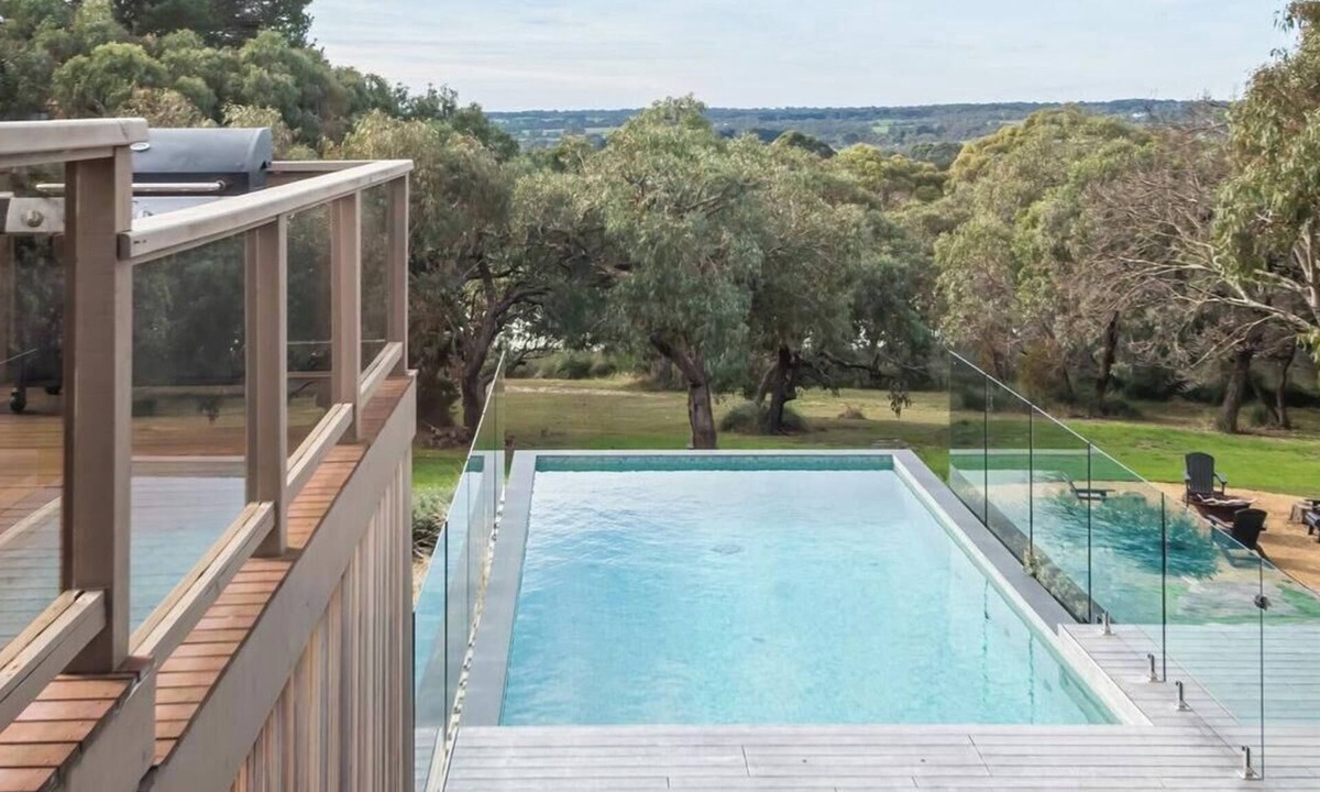 Red Hill House | Pet Friendly - Long View - Heated Pool in Red Hill