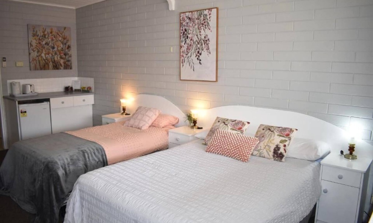 Peterborough Hotel | Peterborough Motel