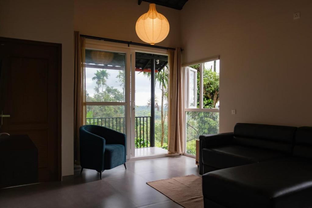 Vayittiri Villa | Private 2BHK-AC Estate stay with sunrise view