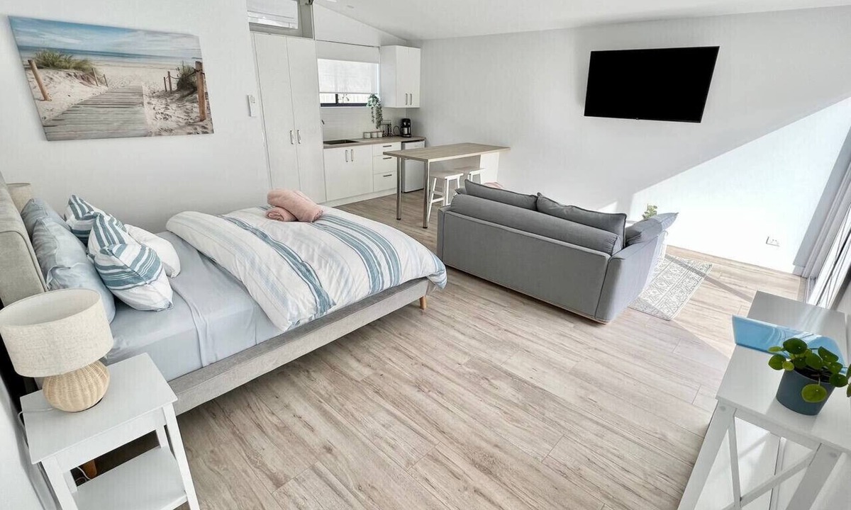 Barwon Heads Apartment | Private Barwon Heads Cottage | Walk to River