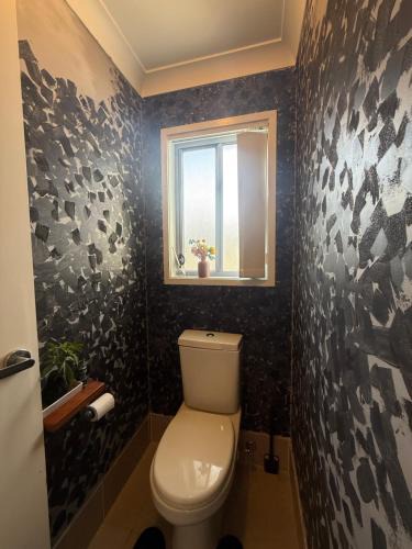 Mango Hill House | Private Master Suite with Ensuite at Mango Hill Home