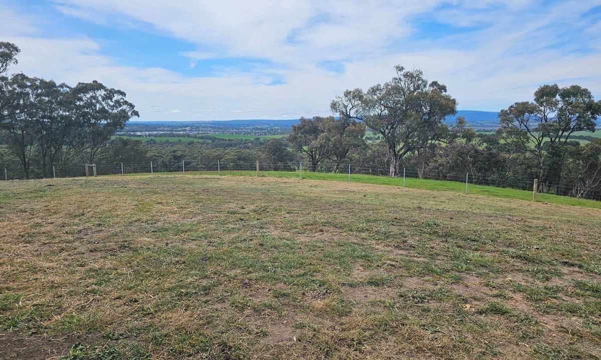 Wallan House | Quiet house with great views and a 5 min drive to town