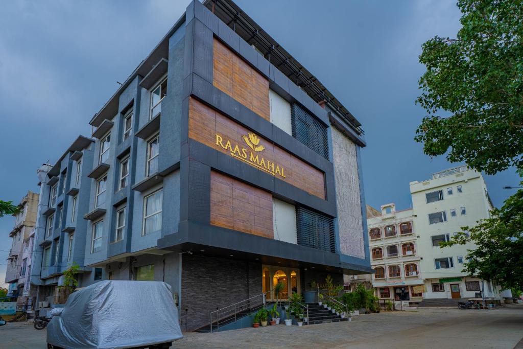 Amer Fort Road Hotel | Raas Mahal-Hotel In Jaipur Near Tourist Places