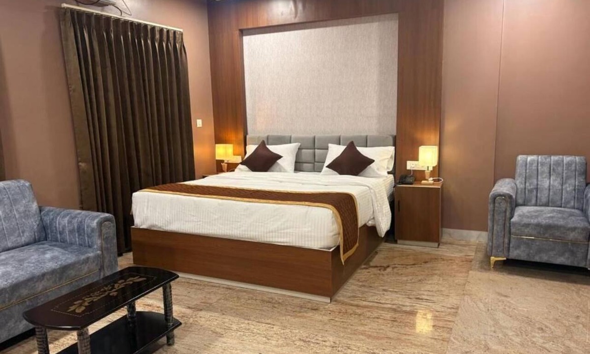 Mayiladuthurai Hotel | Raj Hussain Landmark Hotel