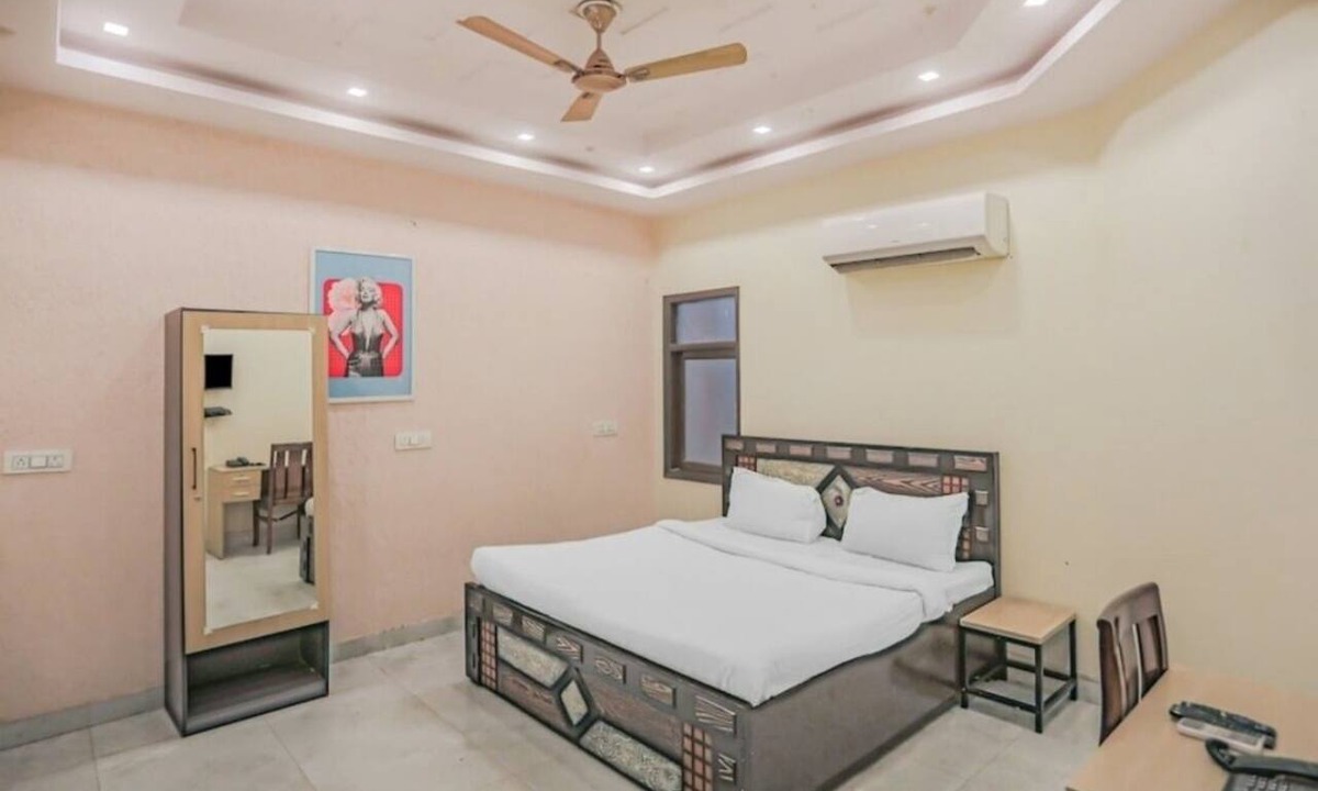 Govindpuri Hotel | Raj Residency Govindpuri