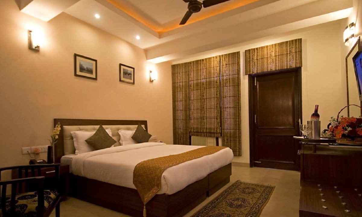 South Extension Hotel | Red Maple Bed & Breakfast