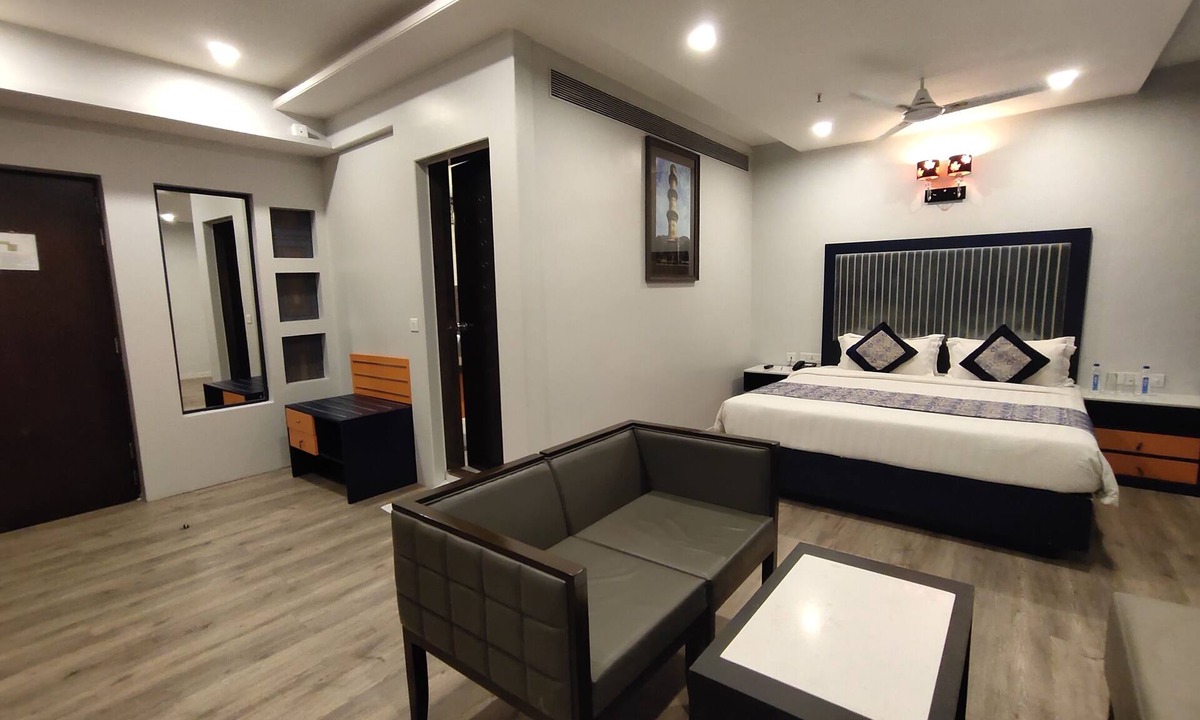 Sayajiganj Hotel | Regenta Inn