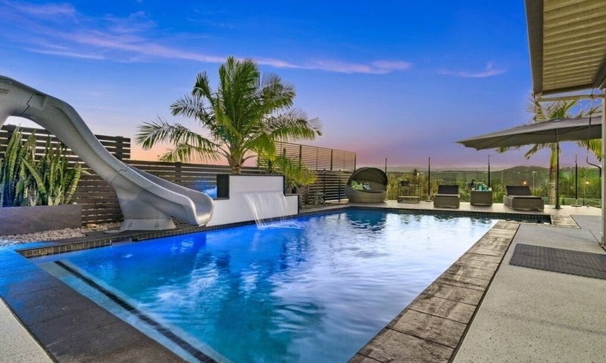 Pacific Pines House | Resort‑Style 5 bedroom Family Home - Pets Welcome - Near Theme Parks