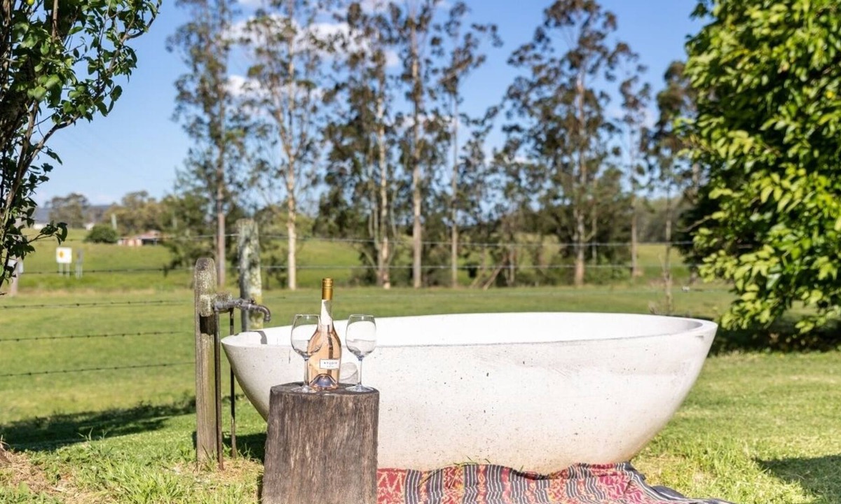 Woodville Cottage | Ribba Cottage - Riverfront Cottage with Outdoor Bath
