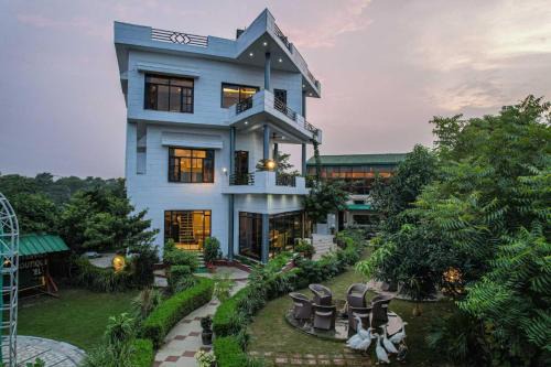 Mayapur Hotel | River View Resort