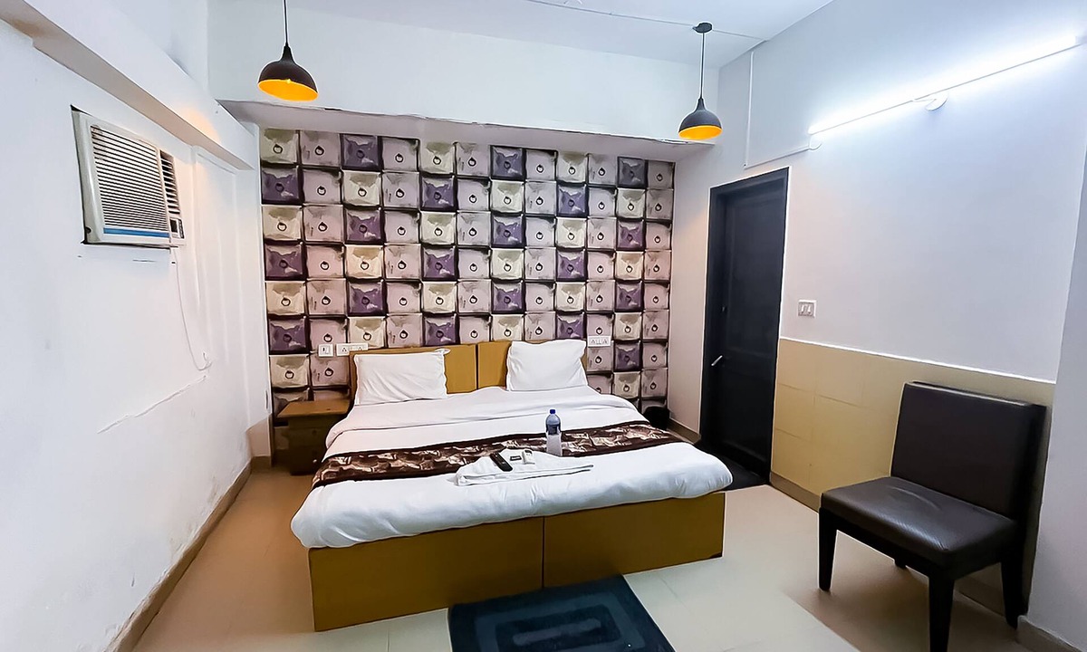 Block D Hotel | Roomshala 116 Krishna Villa
