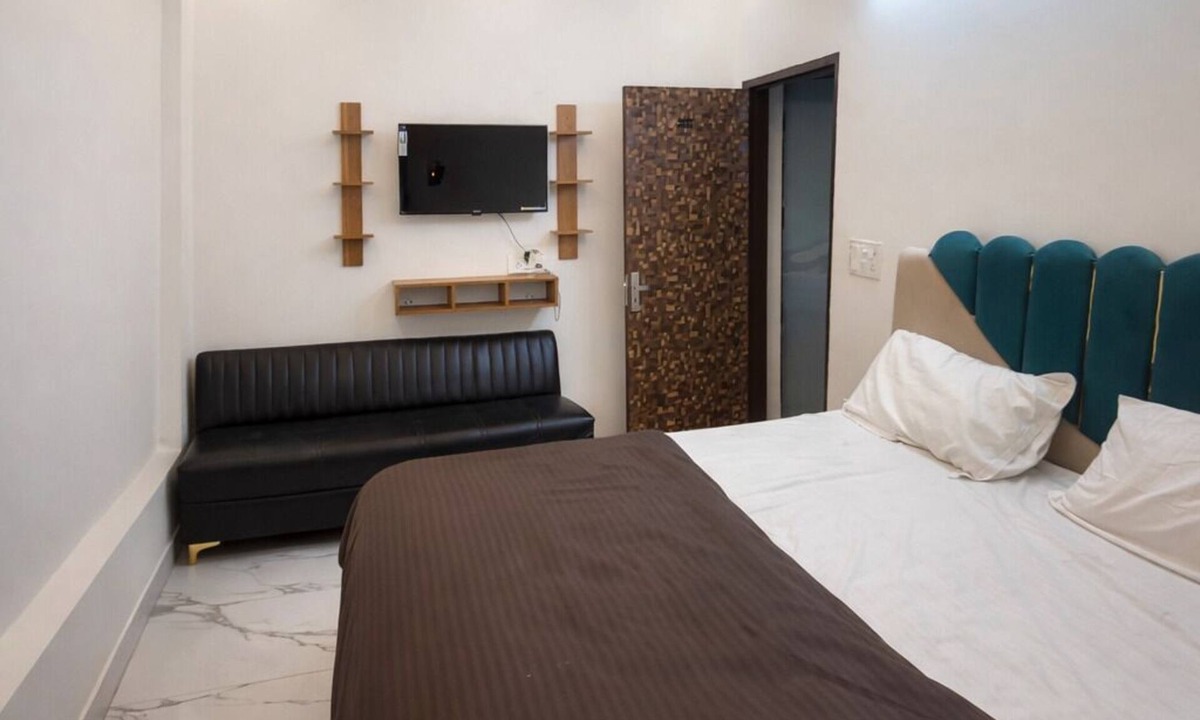 South West Hotel | Roomshala Hotel Scorpio