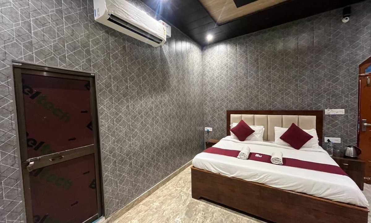 Karol Bagh Hotel | Roomshala Karol Bagh - Opp Max Hospital