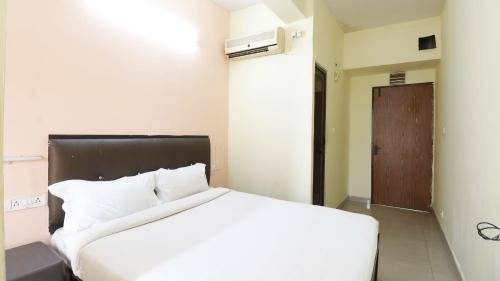 Iblur Village Hotel | ROYAL PARK Opposite MANIPAL HOSPITAL SARJAPUR Signal