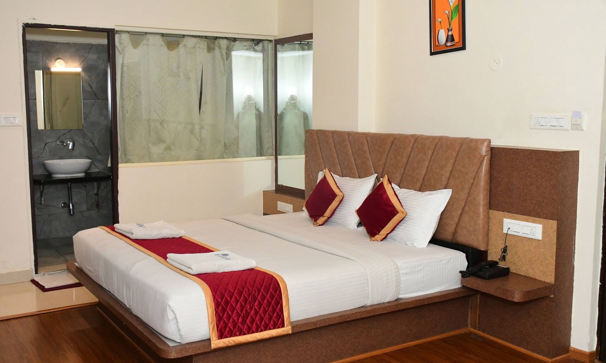 Mysore Hotel | Sai Vihaar Inn & Suites