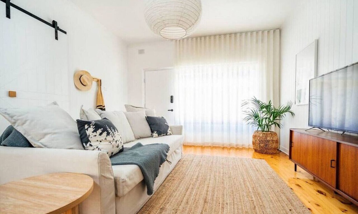 Glenelg South Apartment | Salt at Arlo`s - Cosy Comfort near Glenelg Beach