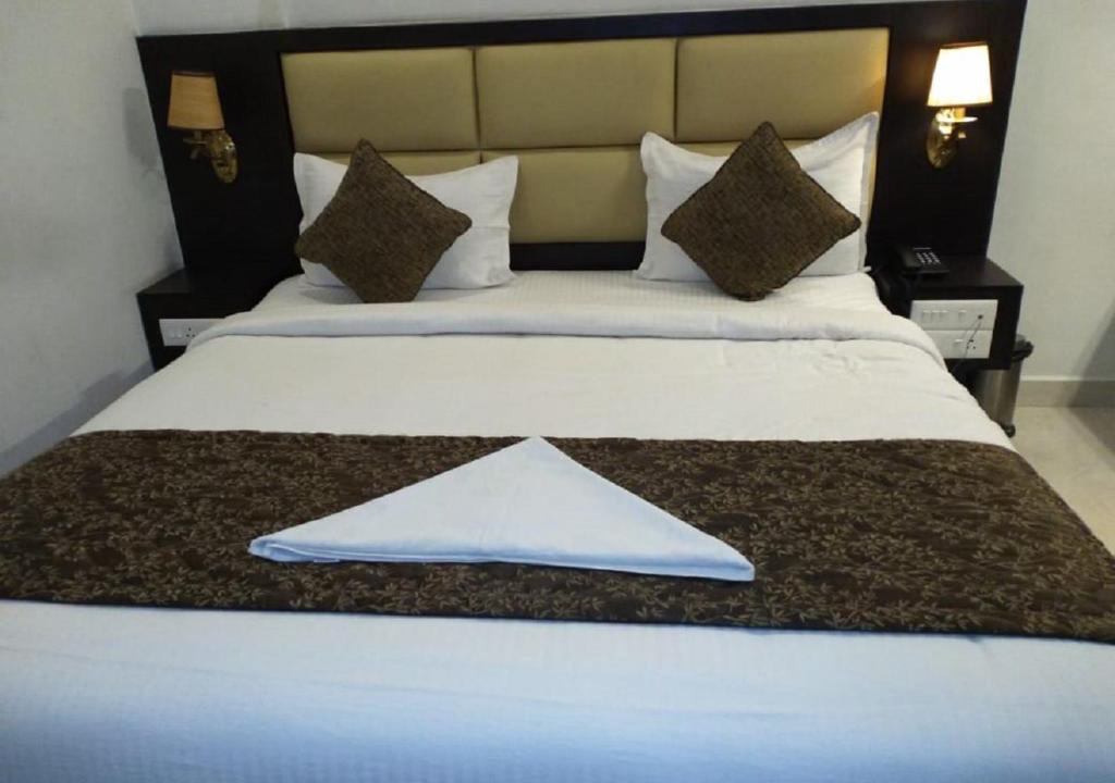 Madurai Hotel | saravanaa residency