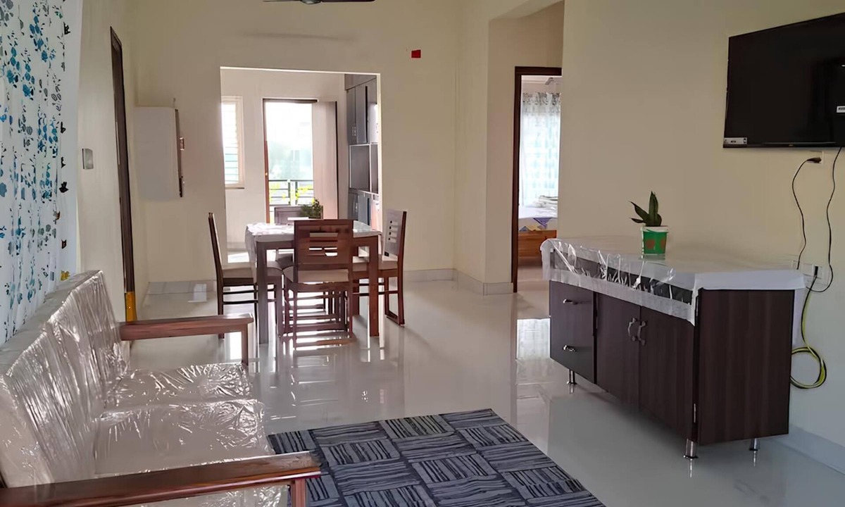 Visakhapatnam Apartment | Sarvat Gṛham-2 Bed Home Hill View Bright & Spacious Airy Near Airport & Railway