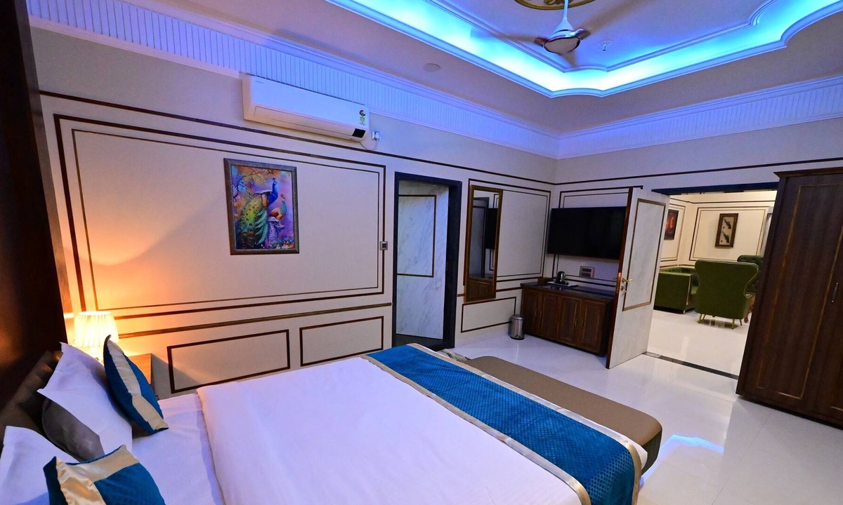 Ratnagiri Hotel | Sawant Palace Hotel
