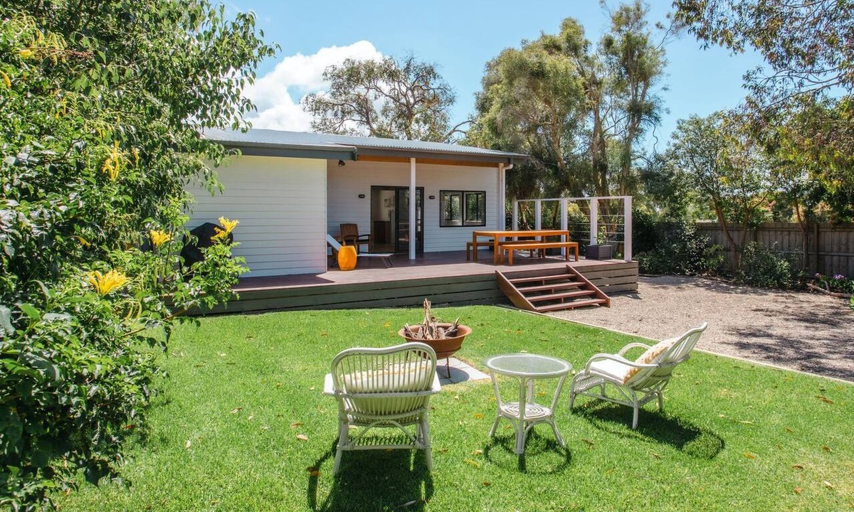 Flinders Cottage | Seaside Serenity, Escape to a beautiful beach house steps away from the ocean, pier and golf course.