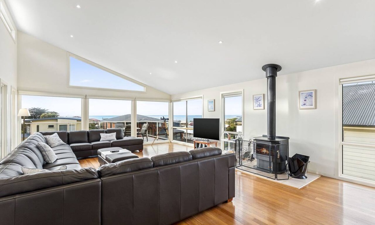 Apollo Bay House | Seaview on Seaview - Exceptional & Spacious With Sensational Views