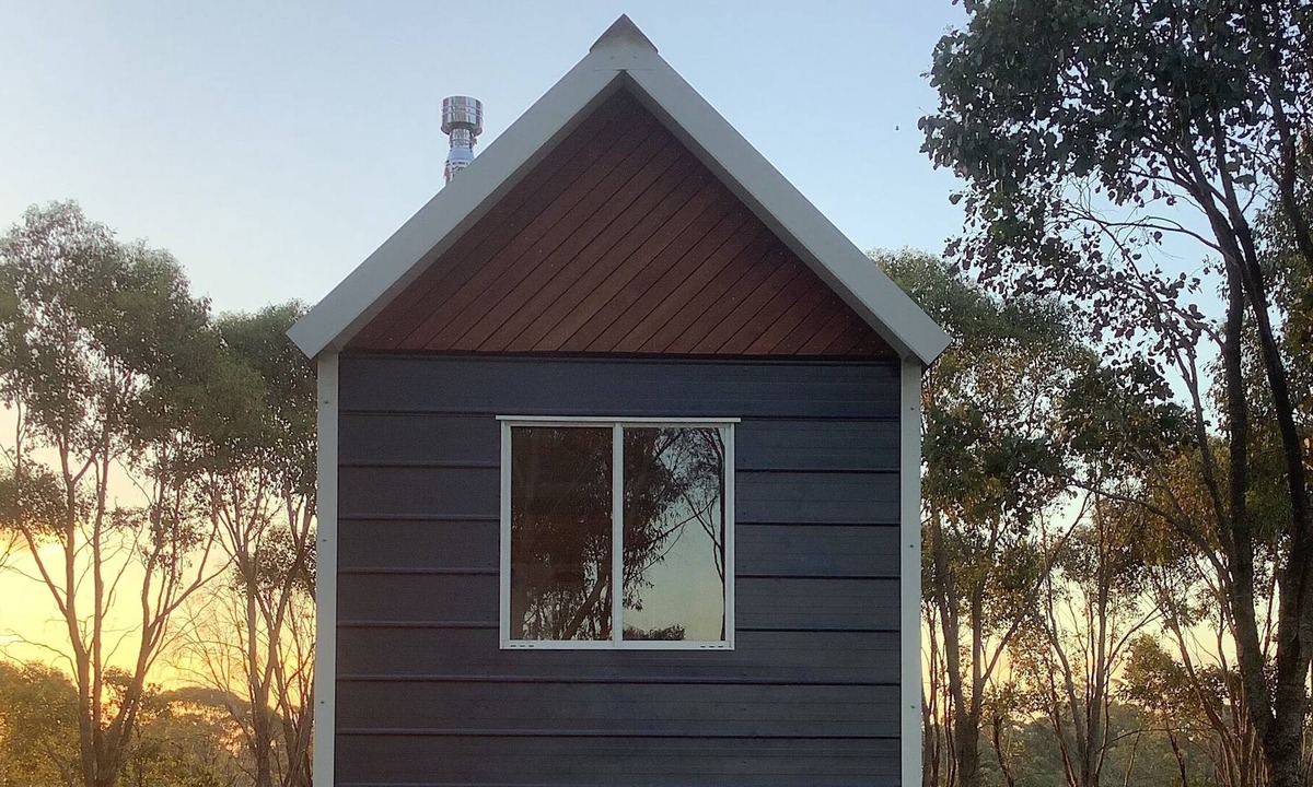 Eppalock Bed & Breakfast | Secluded Bushland Tiny Home with outdoor Hot Tub and Hamper