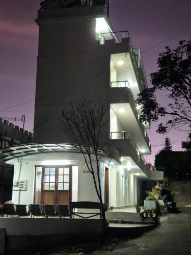 Ooty Hotel | Shabeer's Budget Stays