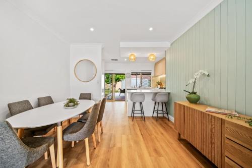 Morley House | Short Stay Sanctuary - Close to airport