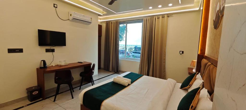 Naini Hotel | Shri Hari Triveni Sangam