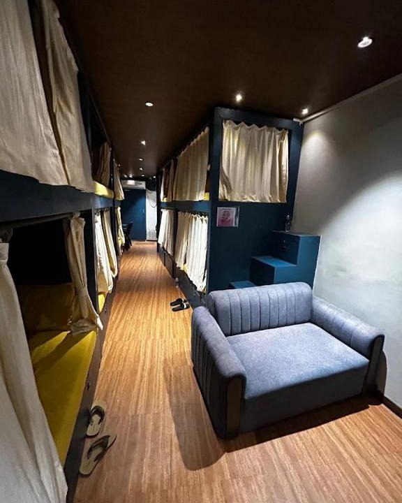 Juhu Hostel | Sleeping Monks Hostel Dormitory