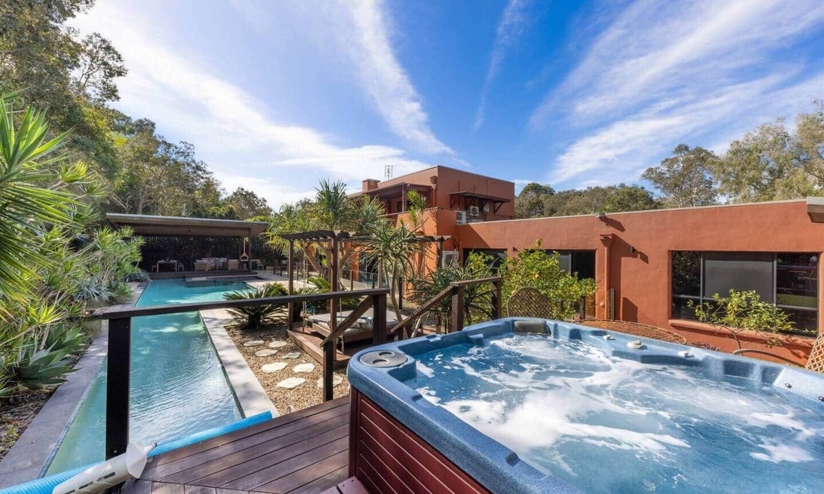 Twin Waters House | Solterra | Luxury 25m Pool, Spa and Coastal Acreage Mudjimba | 5Mins Airport
