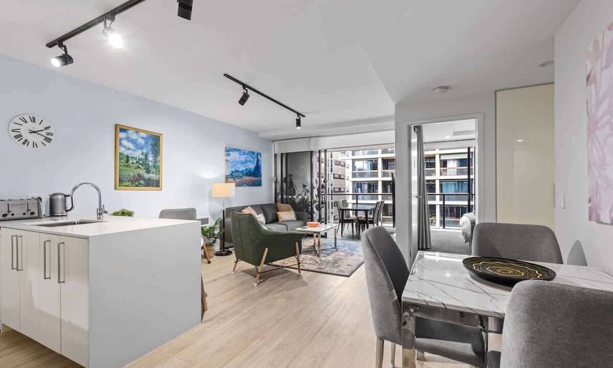 South Brisbane Apartment | South Bank Living! ~ 1Bed, 1Bath, 1Car, Balcony