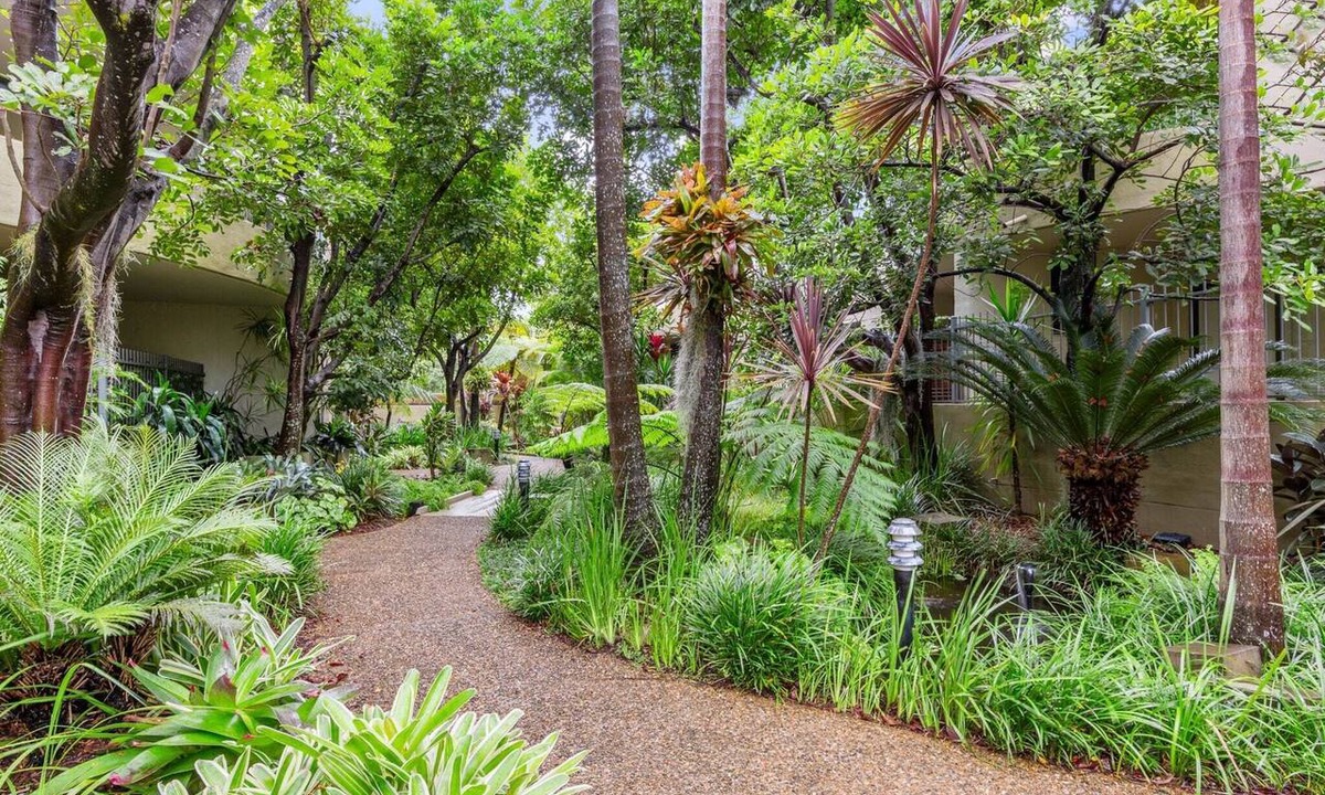 Avalon Beach Apartment | Spacious 2-Bed, 2-Bath Moments from Avalon Beach