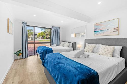 Sunnybank House | Spacious Studio Twin Q Beds Sleep 4 Budget Friendly