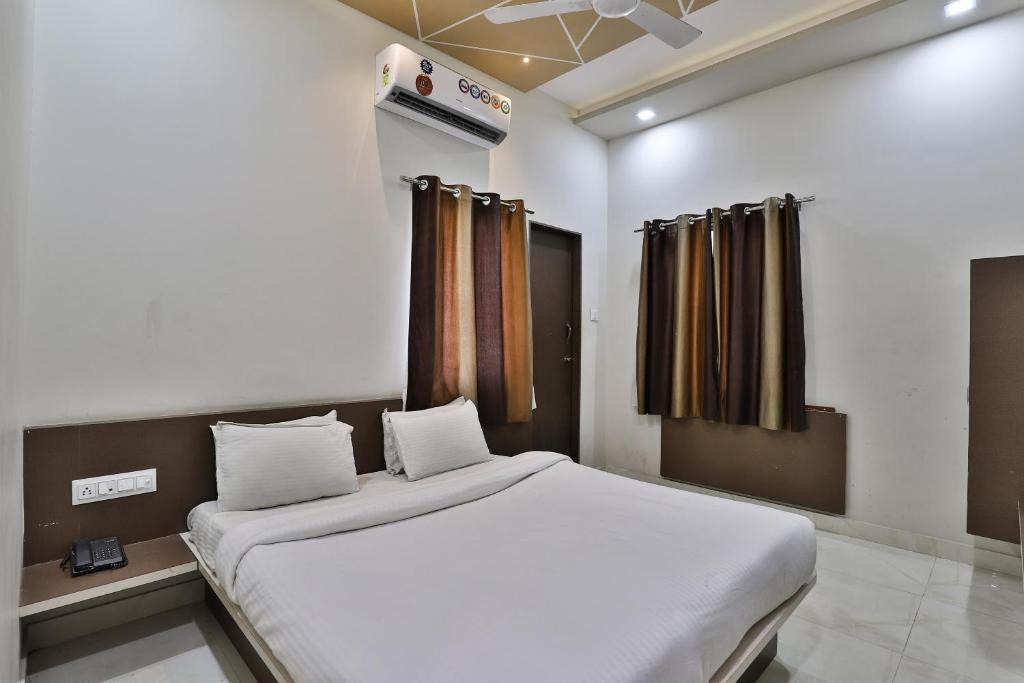 Dwarka Hotel | SPOT ON 39522 Hotel Shree Dhara