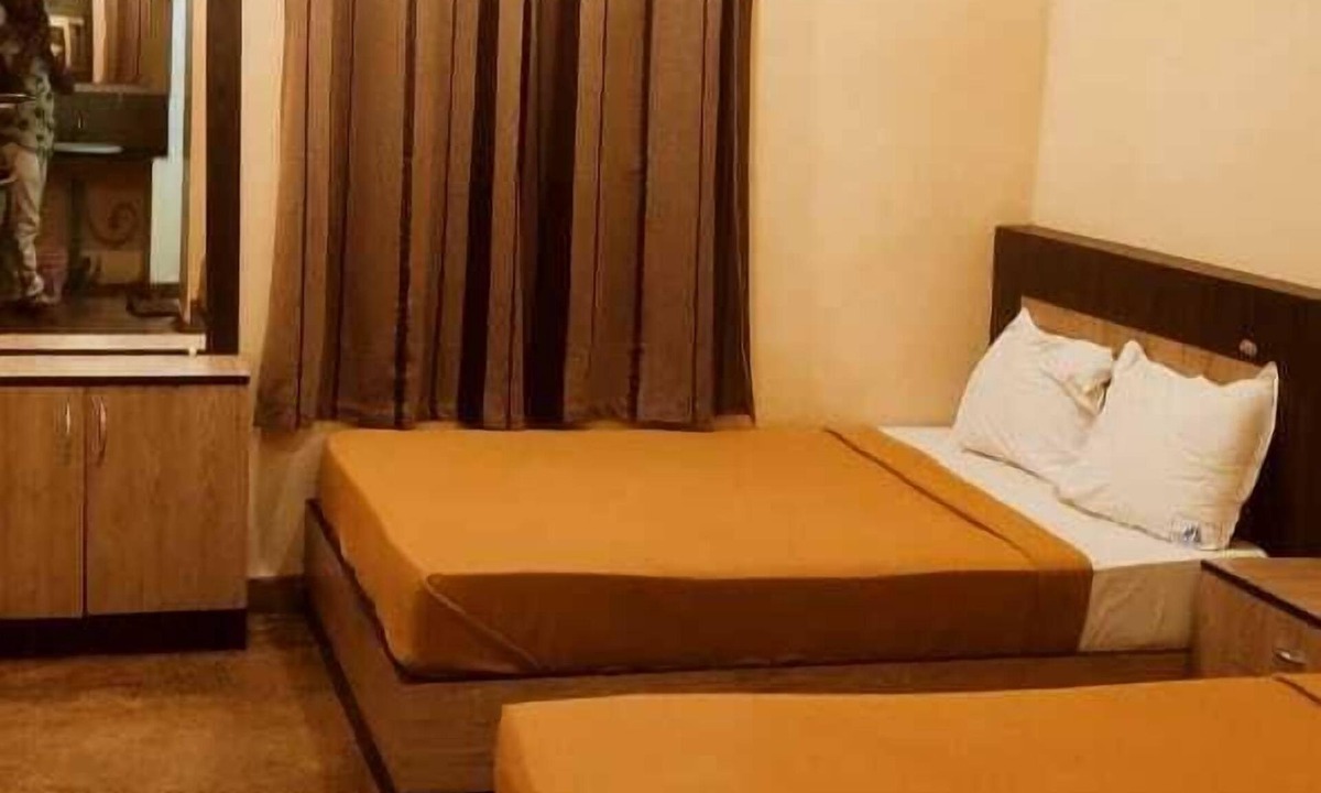 Rameshwaram Hotel | Sree Kumaran Residence by Royal stay