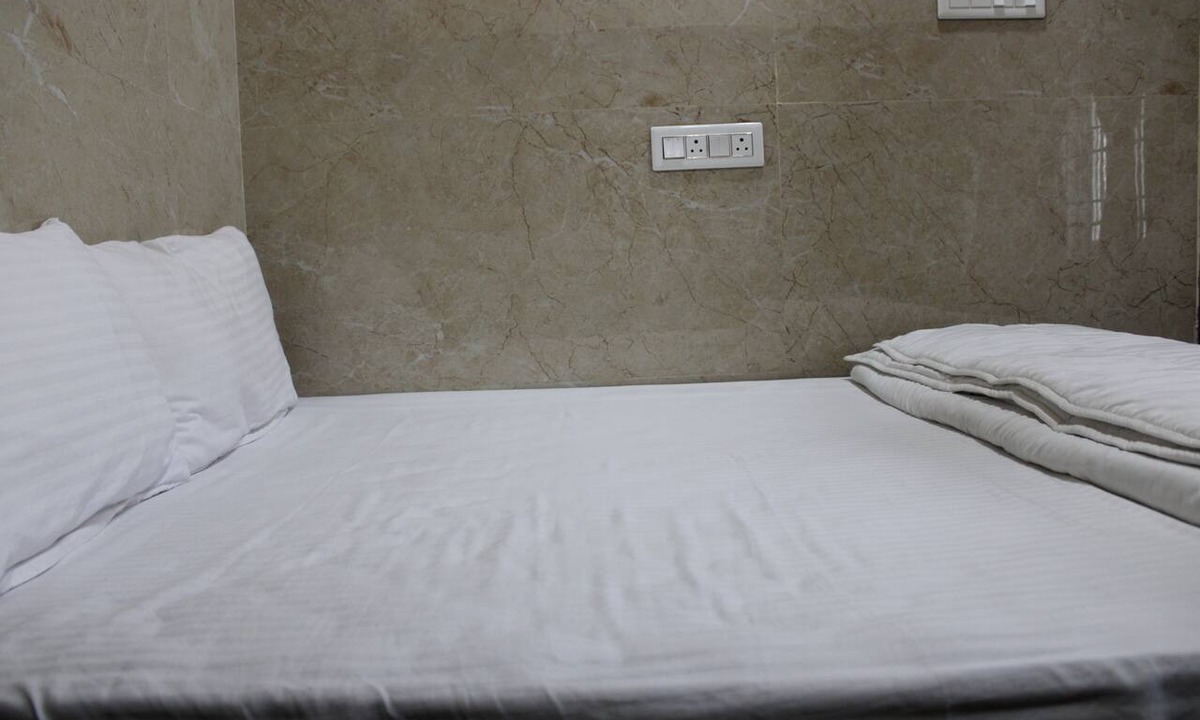Walajapet Hotel | Srivari Lodge