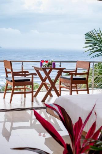 Nerul Villa | Staymaster Exquisite Edge Water Escape 4BR Pool