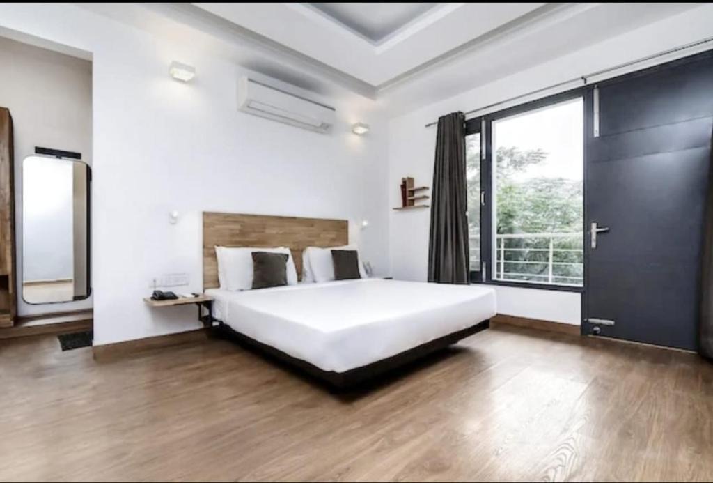 Gurugram Hotel | STAYPLACE 121