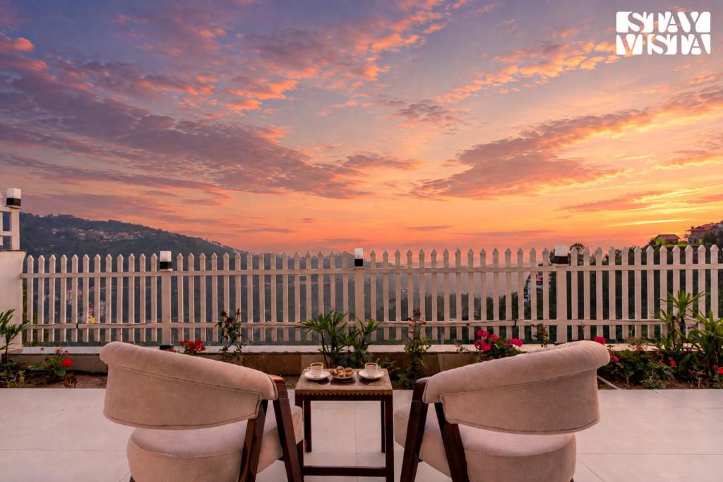 Kumarhatti Villa | StayVista at Gazania Villa with Outdoor Pool, Bonfire