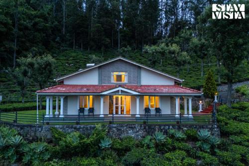Kotagiri Villa | StayVista at Hillcrest Grand with Bathtub