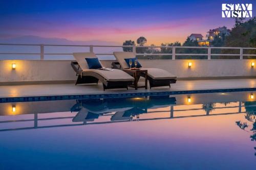 Kumarhatti Villa | StayVista at IRIS with Outdoor Pool & Bonfire