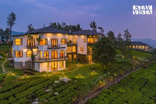 Wellington Villa | StayVista at The Hydrangeas with BBQ & Bonfire