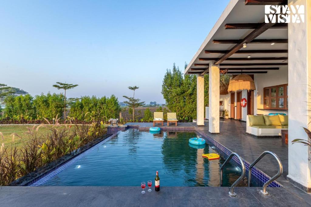Rau Villa | StayVista's Lotus by the lake - 3BHK Villa with Bar & Private Pool
