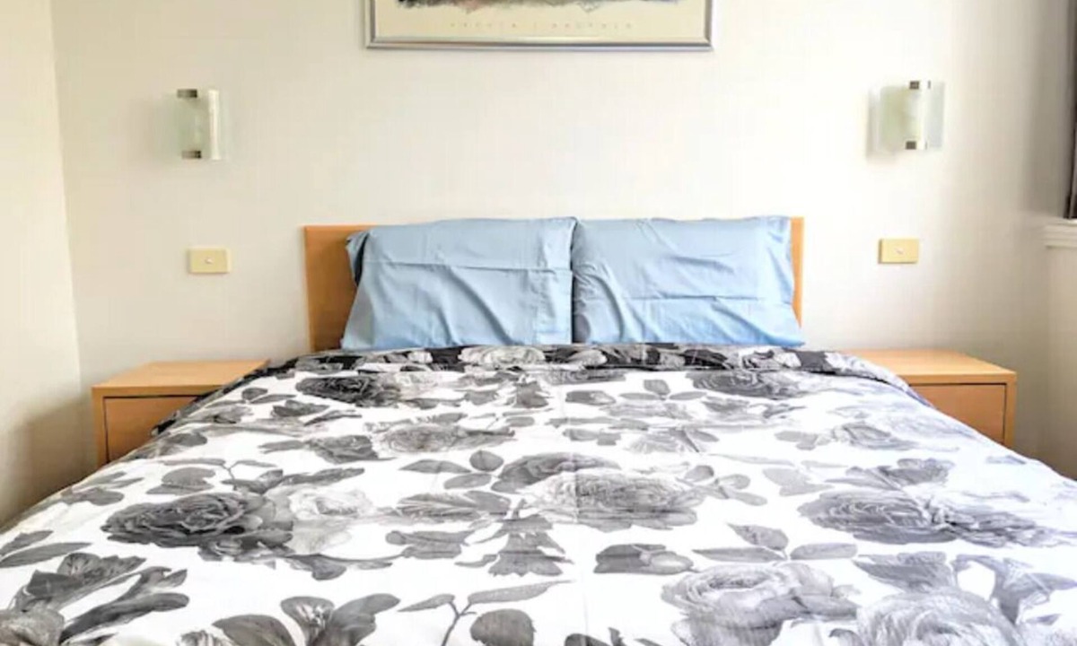 Saint Kilda South Apartment | Studio Apartment in St Kilda next to Luna Park