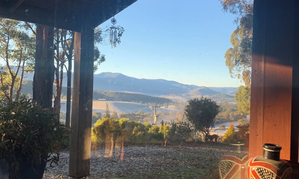 Taggerty Cabin | Stunning Soulful Rustic Retreat in acres of native bushland. Pet friendly