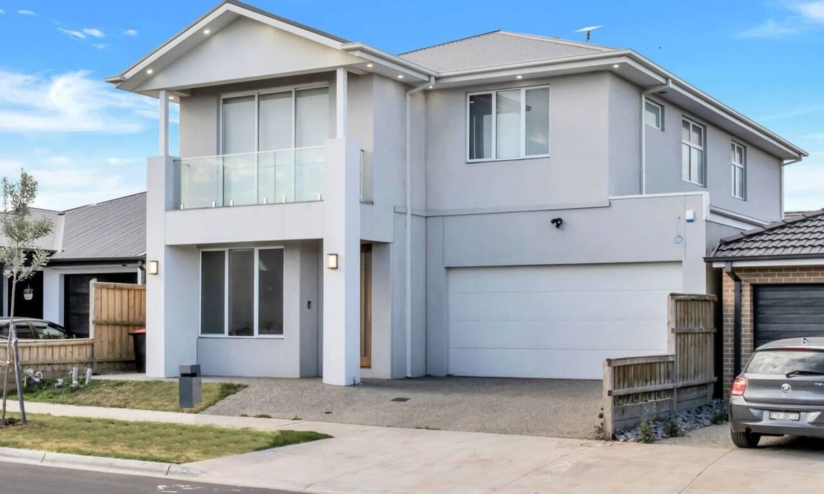 Mickleham House | Stylish 5-Bedroom Home for Family Vacations Near Melbourne