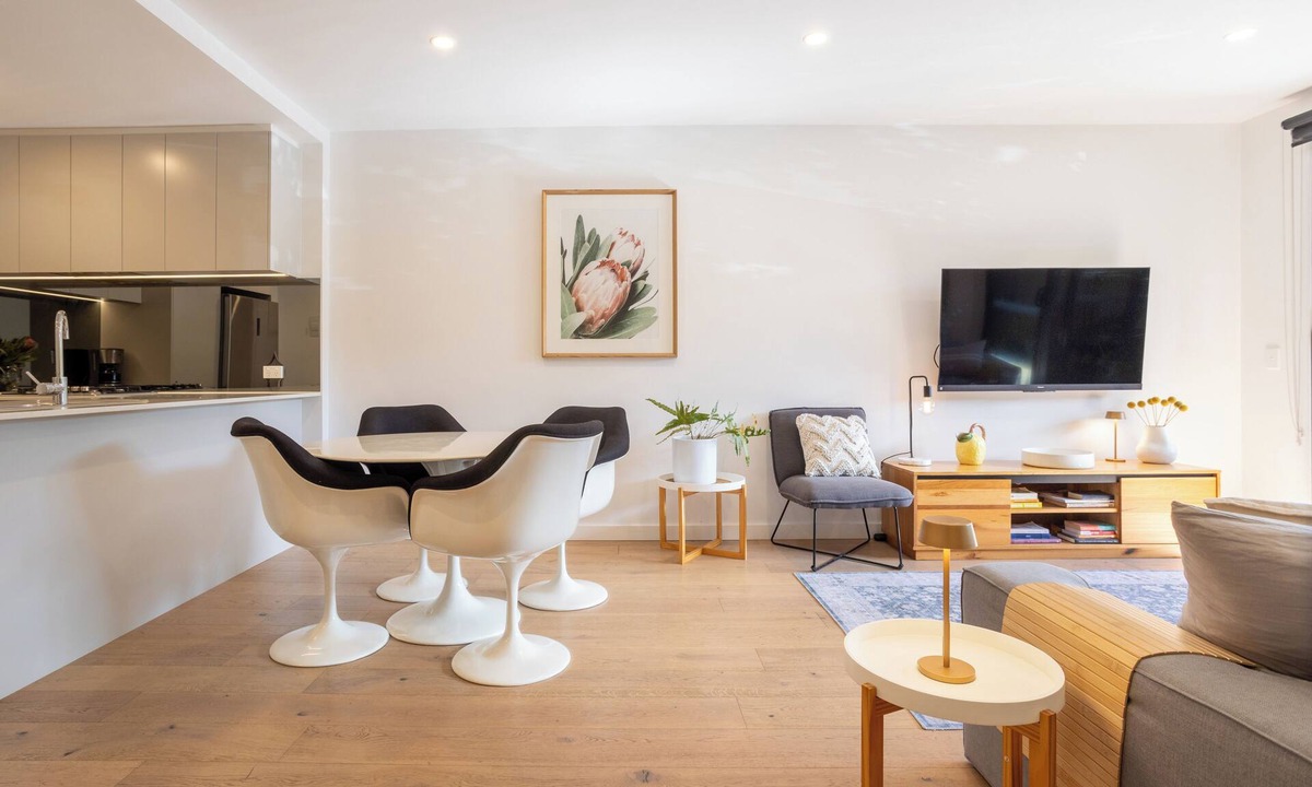 Heidelberg Apartment | Stylish Ground-floor stay near Austin Hospital - Walk to Cafes & Yarra Trails